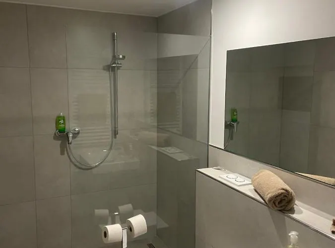 蓝哥祖尔荣酒店 2*