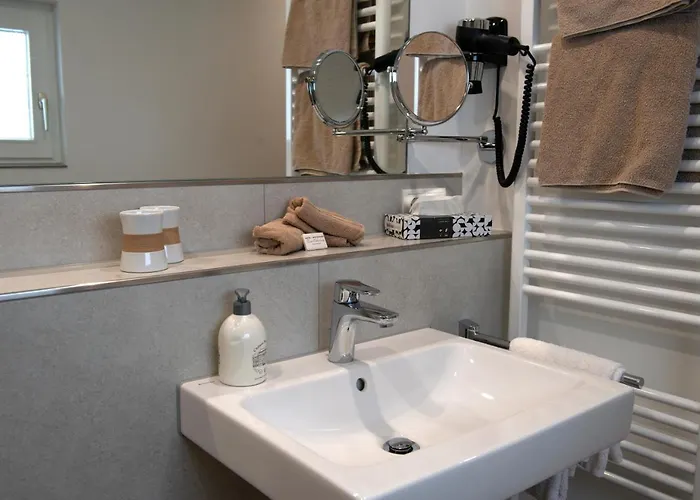 蓝哥祖尔荣酒店 Breitscheid (Rhineland-Palatinate)